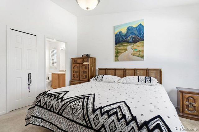 23664 W Lake Circle, Brownstown Charter Township, MI 48183