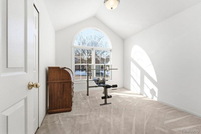 23664 W Lake Circle, Brownstown Charter Township, MI 48183