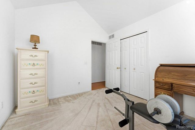 23664 W Lake Circle, Brownstown Charter Township, MI 48183