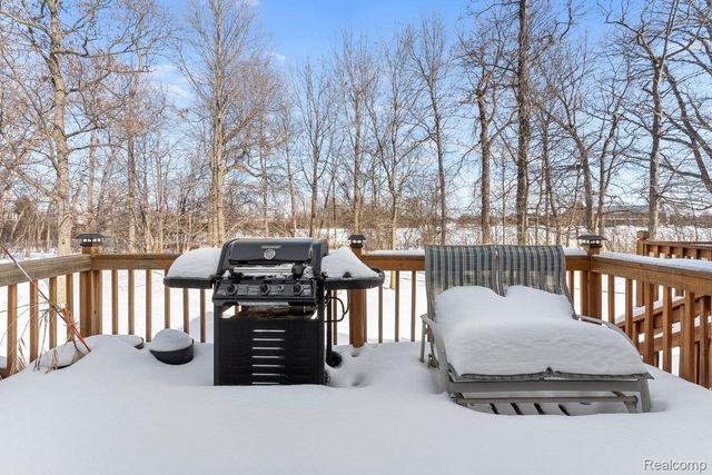 23664 W Lake Circle, Brownstown Charter Township, MI 48183