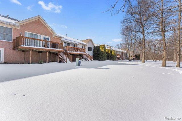 23664 W Lake Circle, Brownstown Charter Township, MI 48183