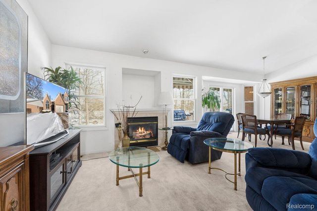 23664 W Lake Circle, Brownstown Charter Township, MI 48183