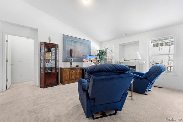 23664 W Lake Circle, Brownstown Charter Township, MI 48183