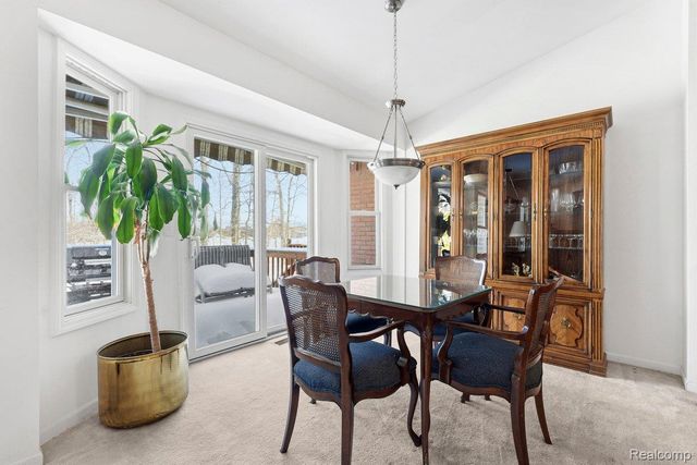 23664 W Lake Circle, Brownstown Charter Township, MI 48183