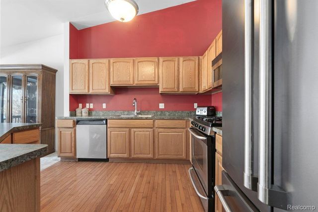 23664 W Lake Circle, Brownstown Charter Township, MI 48183