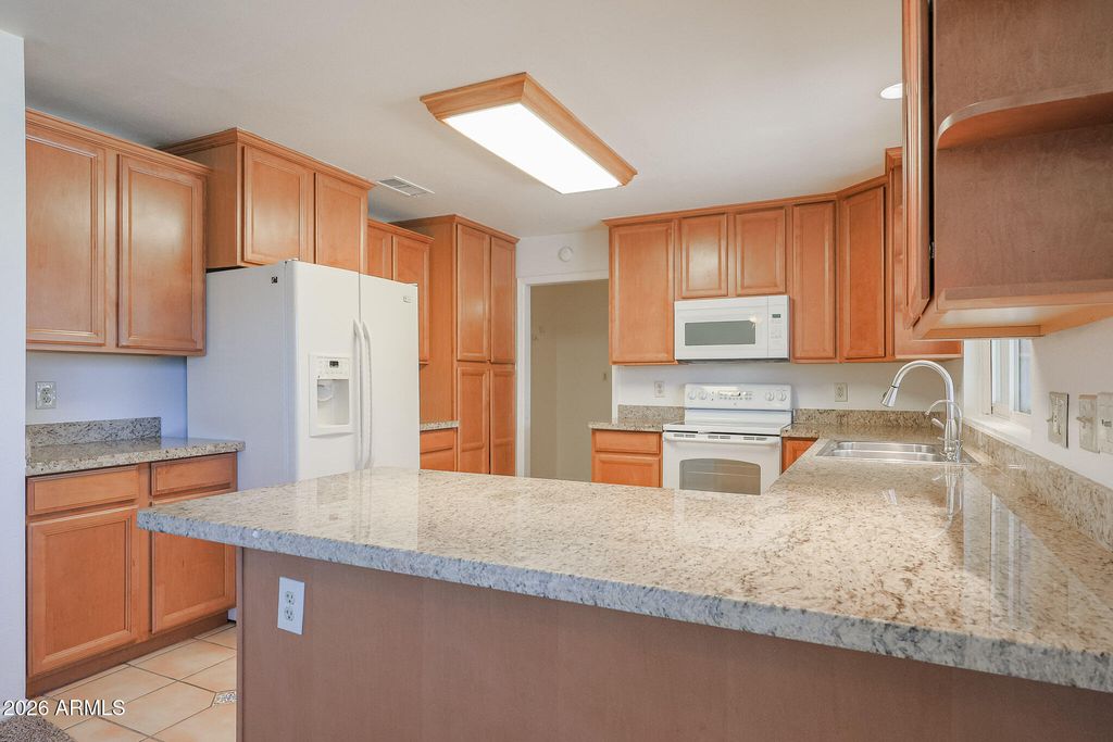 Image 11 of property listing at 10037 N 37TH Drive, Phoenix, AZ 85051