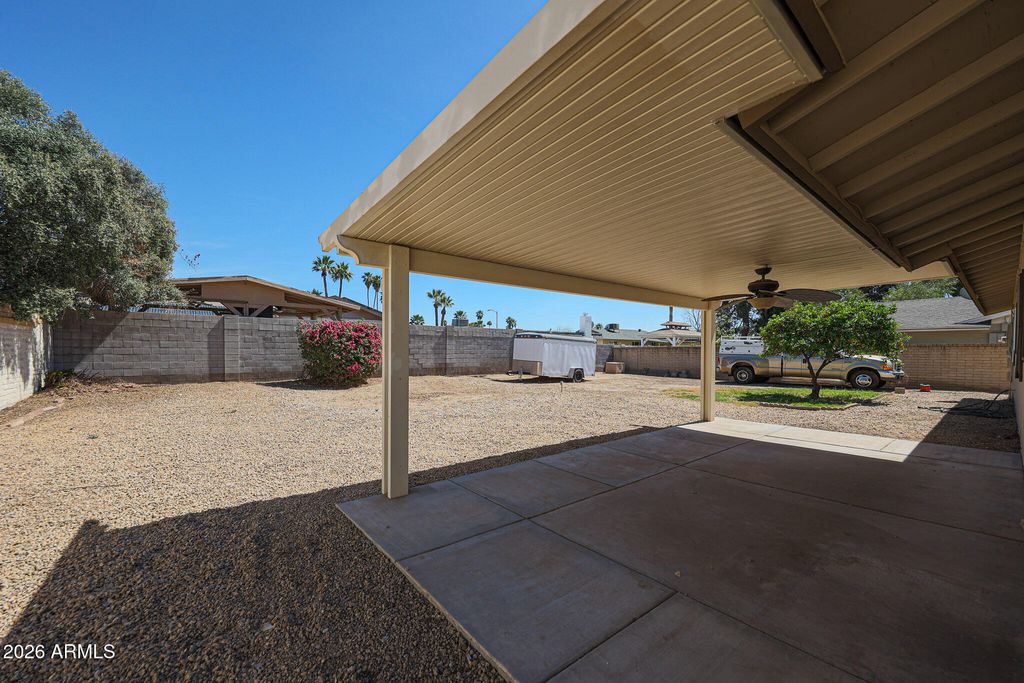 Image 23 of property listing at 10037 N 37TH Drive, Phoenix, AZ 85051