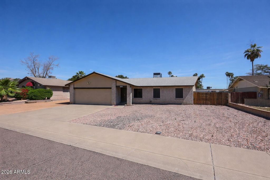 Image 28 of property listing at 10037 N 37TH Drive, Phoenix, AZ 85051