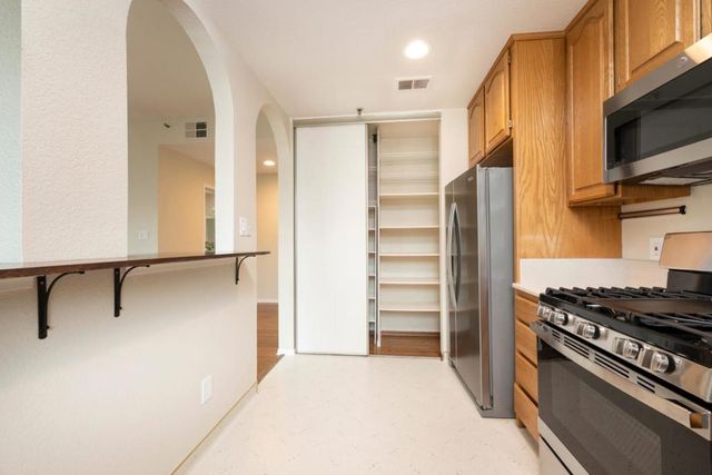 30 Lorton Avenue 302, Burlingame, CA 94010