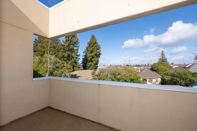 30 Lorton Avenue 302, Burlingame, CA 94010