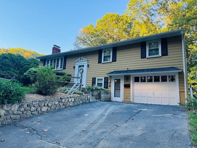 201 Prescott Rd, Northbridge, MA 01588