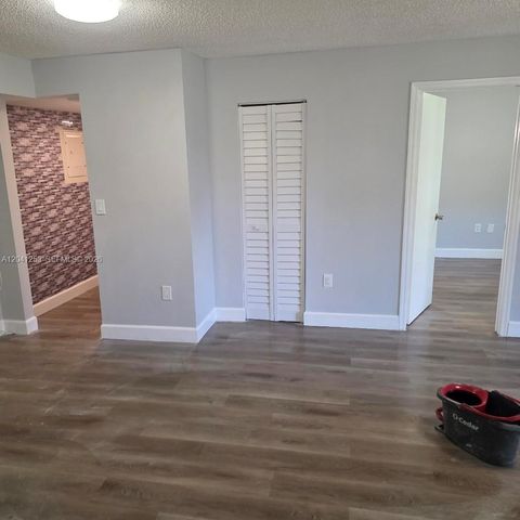 4721 NW 7th Street 10712, Miami, FL 33126
