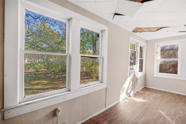 1109 W Crawford Street, Denison, TX 75020