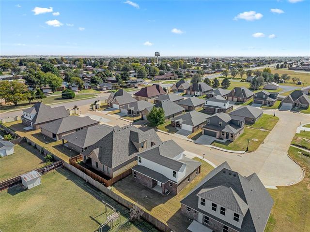 808 Chateau Court, Kingfisher, OK 73750