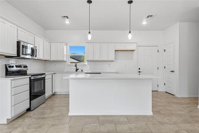 808 Chateau Court, Kingfisher, OK 73750