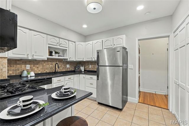7536 York Drive 2B, St Louis, MO 63105
