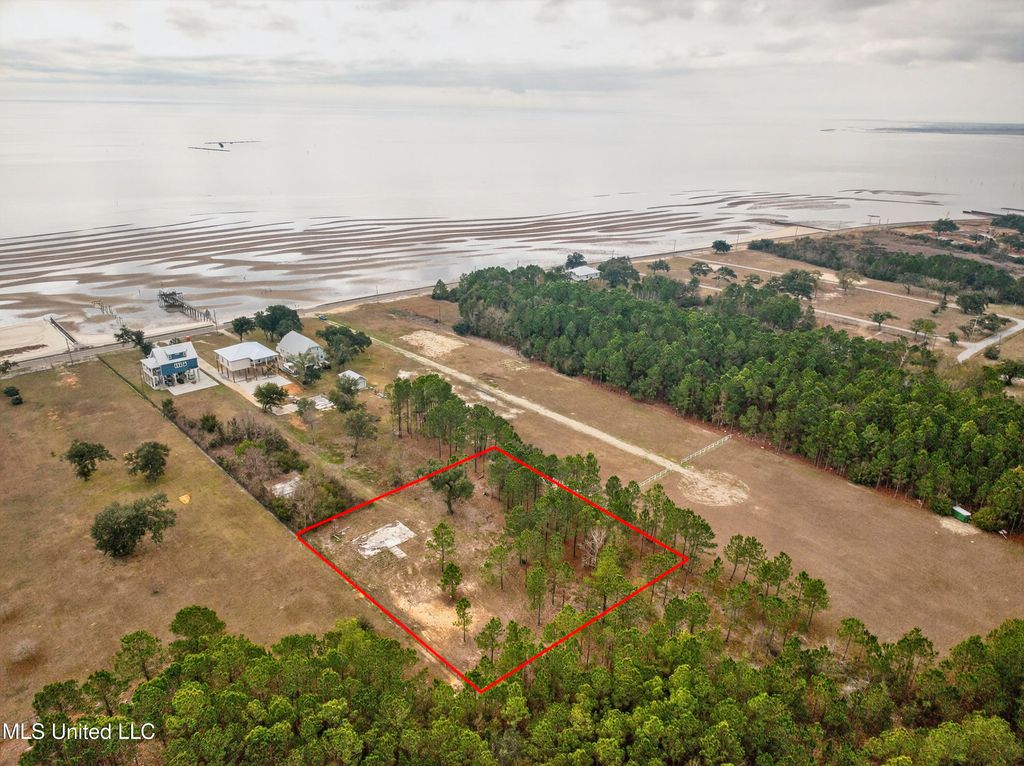 920 B S Beach Boulevard, Waveland, MS 39576