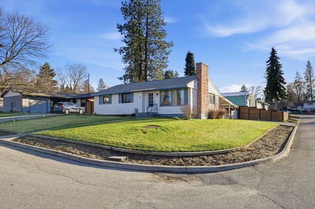 6806 N Fox Point Dr, Spokane, WA 99208