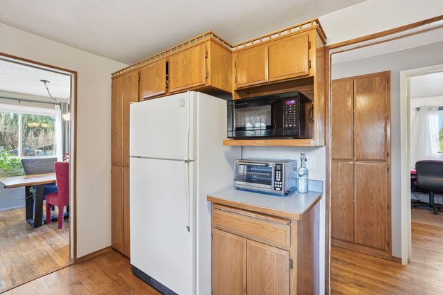 6806 N Fox Point Dr, Spokane, WA 99208