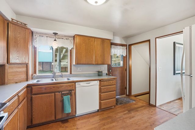 6806 N Fox Point Dr, Spokane, WA 99208