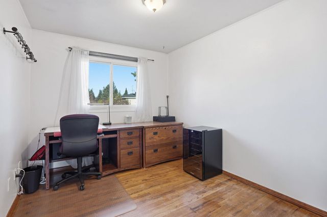 6806 N Fox Point Dr, Spokane, WA 99208