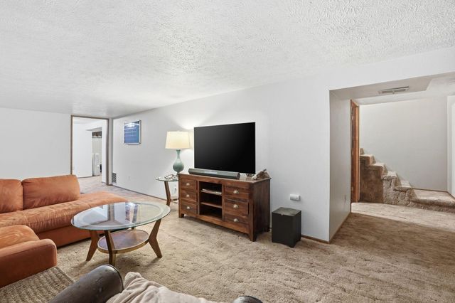 6806 N Fox Point Dr, Spokane, WA 99208