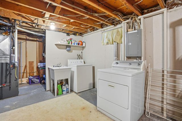 6806 N Fox Point Dr, Spokane, WA 99208