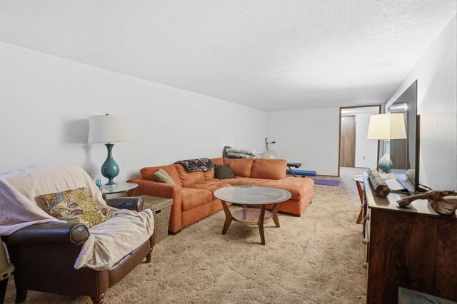 6806 N Fox Point Dr, Spokane, WA 99208