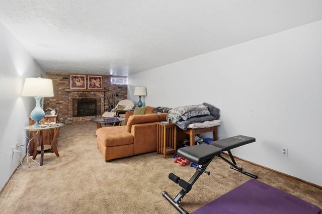 6806 N Fox Point Dr, Spokane, WA 99208