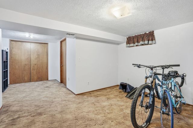 6806 N Fox Point Dr, Spokane, WA 99208