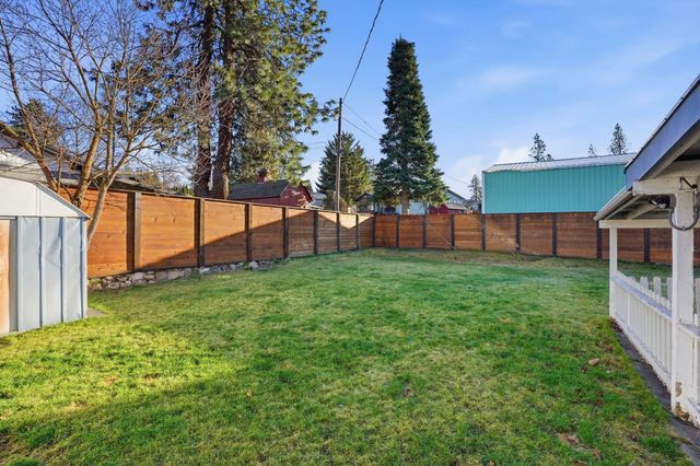 6806 N Fox Point Dr, Spokane, WA 99208