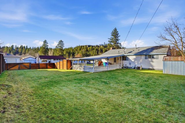 6806 N Fox Point Dr, Spokane, WA 99208