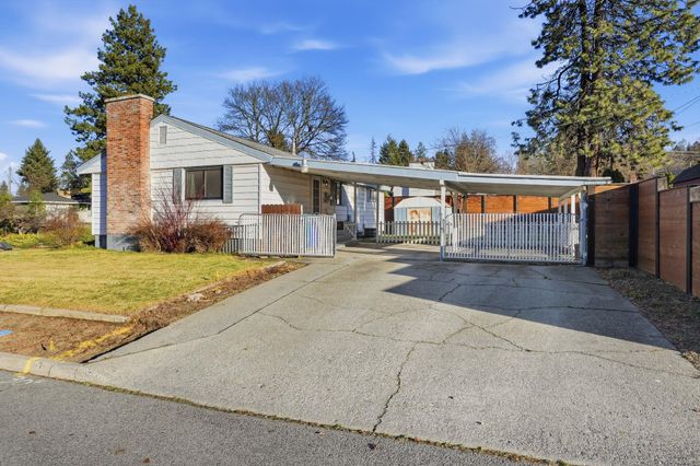 6806 N Fox Point Dr, Spokane, WA 99208