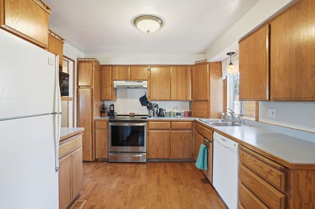 6806 N Fox Point Dr, Spokane, WA 99208