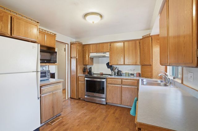 6806 N Fox Point Dr, Spokane, WA 99208