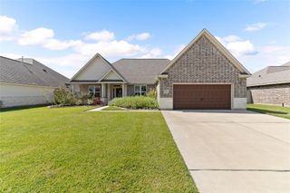 111 Sundrop Lane, Lake Jackson, TX 77566