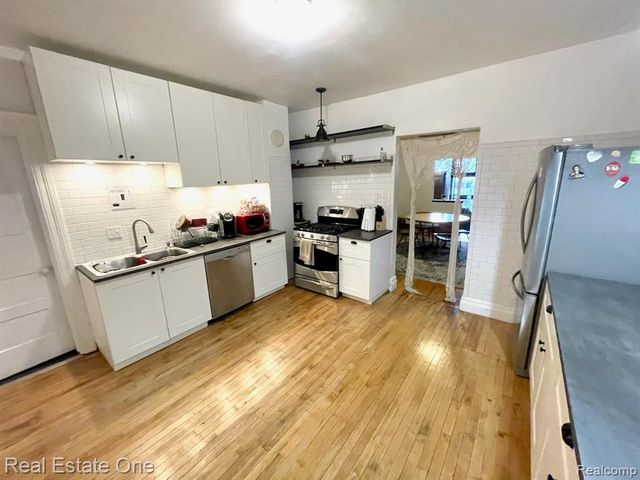 2454 Florian Street, Hamtramck, MI 48212