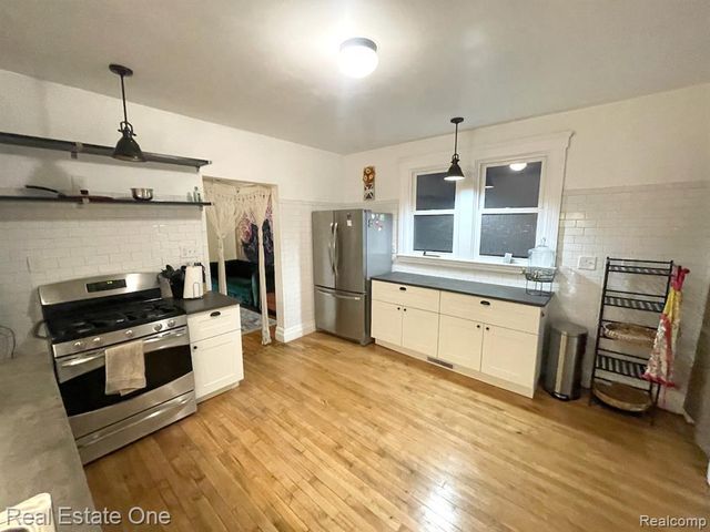 2454 Florian Street, Hamtramck, MI 48212