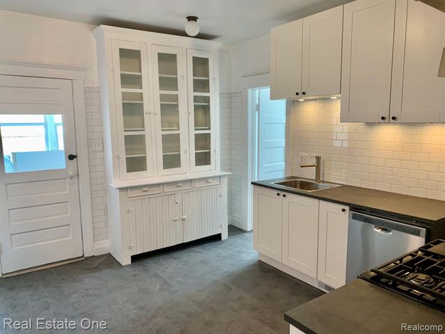 2454 Florian Street, Hamtramck, MI 48212