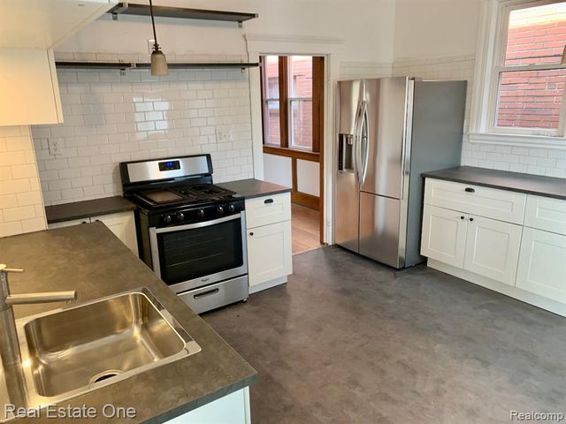 2454 Florian Street, Hamtramck, MI 48212