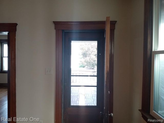 2454 Florian Street, Hamtramck, MI 48212