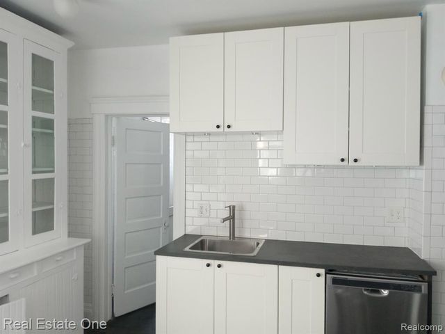 2454 Florian Street, Hamtramck, MI 48212
