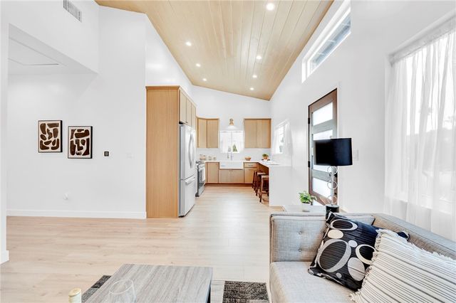 5160 Oakland, Los Angeles, CA 90032