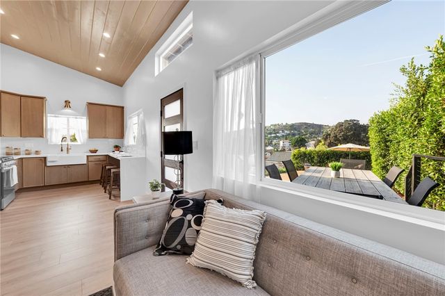 5160 Oakland, Los Angeles, CA 90032