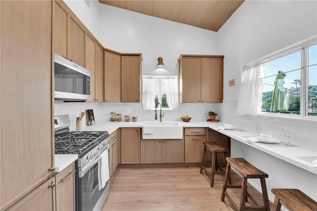 5160 Oakland, Los Angeles, CA 90032