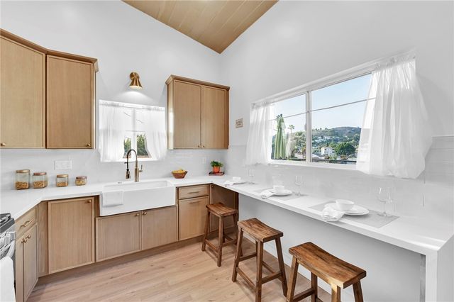 5160 Oakland, Los Angeles, CA 90032