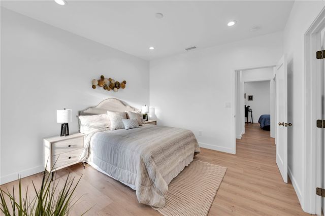 5160 Oakland, Los Angeles, CA 90032