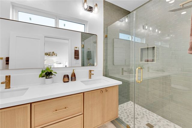 5160 Oakland, Los Angeles, CA 90032