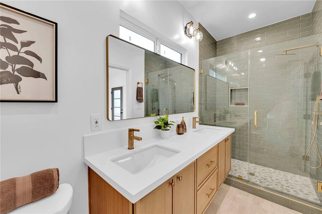 5160 Oakland, Los Angeles, CA 90032