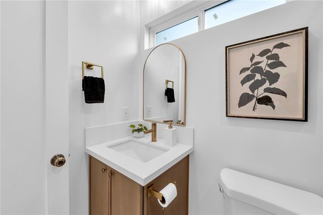 5160 Oakland, Los Angeles, CA 90032